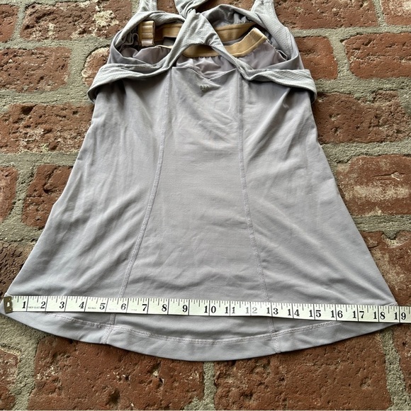 Lululemon Twist Back Tank Women's size 6 Built in bra Light Purple - Picture 5 of 16